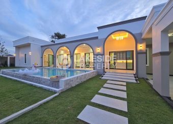 New Modern Luxury pool villa for sale on Soi Siam Country Club